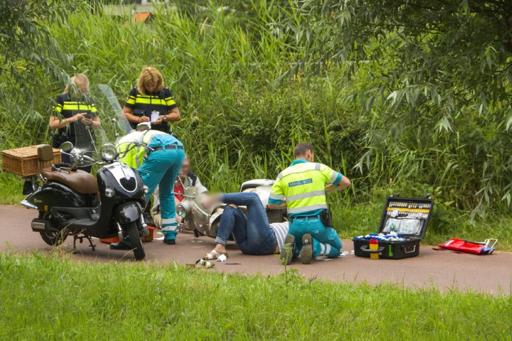 Twee gewonden bij scooterongeval Broekpolderweg
