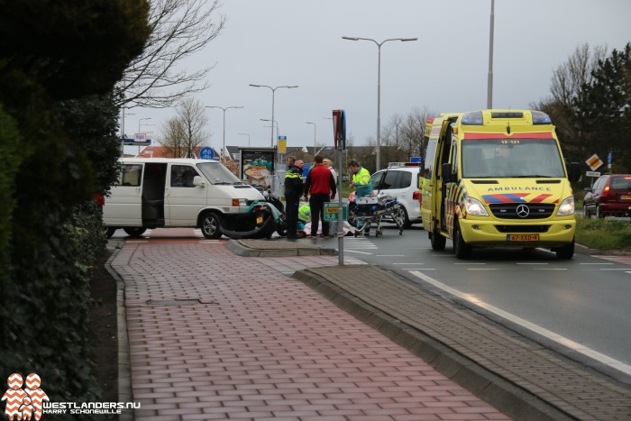 Scooterrijdster gewond bij ongeluk Vlotlaan