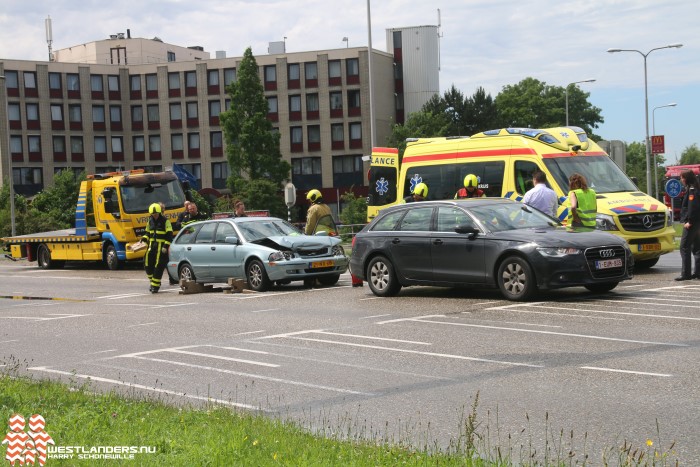 Automobiliste gewond na aanrijding Burgemeester Elsenweg