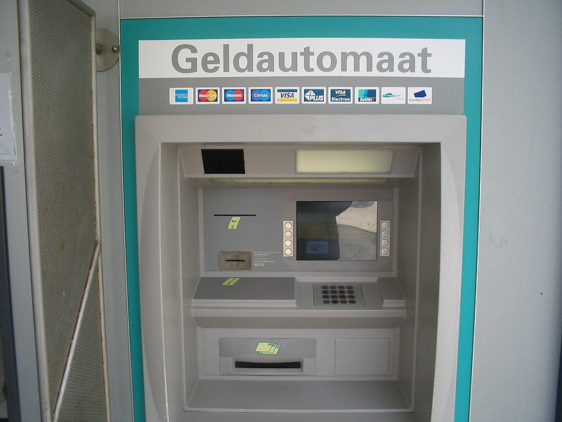 College; verdwijnen geldautomaten beleid van banken