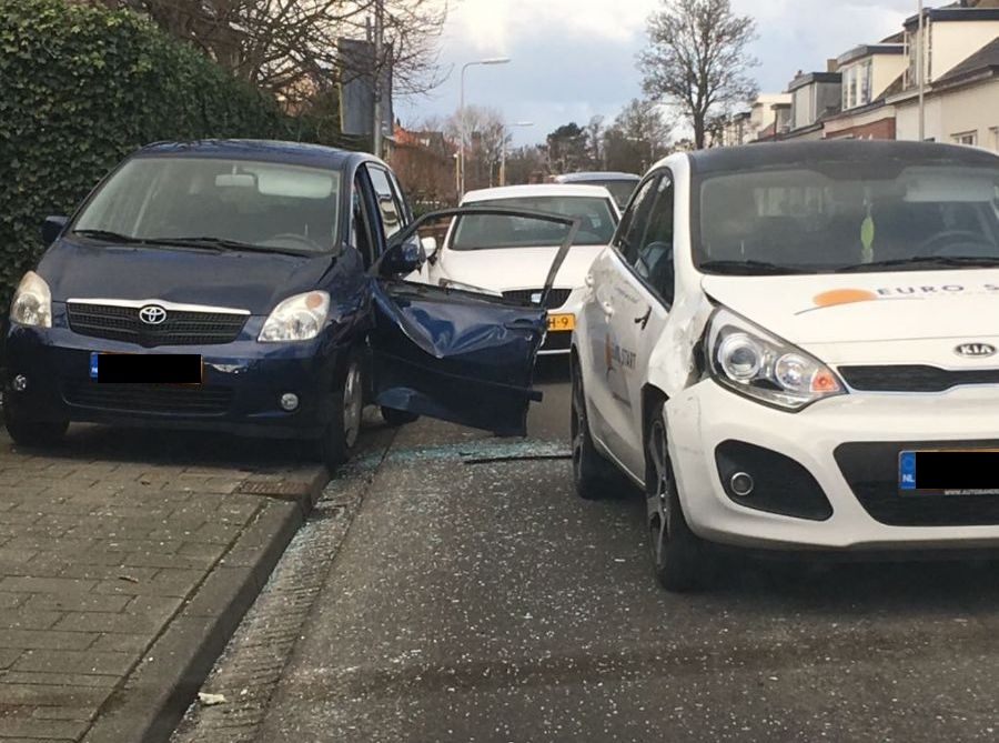 Automobilist licht gewond bij ongeluk Naaldwijkseweg