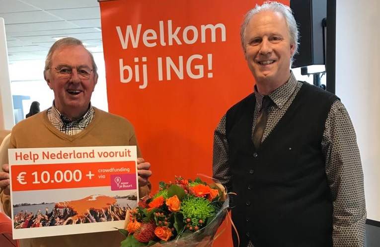 Plusbus Westland ontvangt cheque van € 10.000