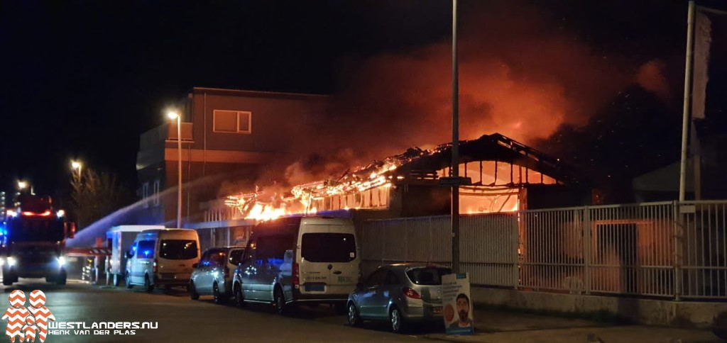Twee bedrijven in de as bij brand Zekkenstraat