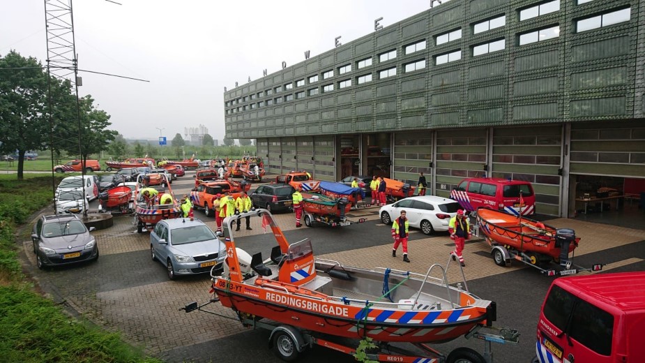 Reddingsbrigades opgeroepen voor hulp in Limburg