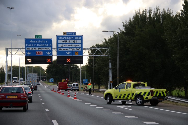 File na aanrijding tussen twee voertuigen snelweg A20