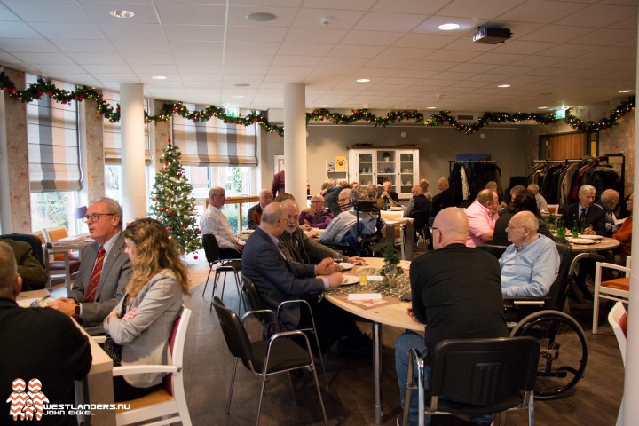 Zestig veteranen tijdens kerstlunch in Poeldijk