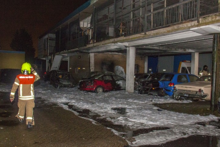 Weer vijf auto \'s in vlammen op in Vlaardingen