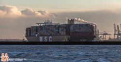 Grootste containerschip ter wereld vaart weer uit