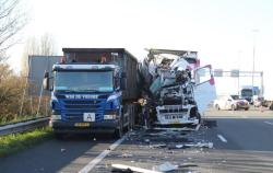 Ravage na ongeluk met vrachtwagens op de  A4