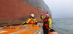 Kerstbroden bezorgen per reddingboot 