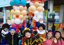 150 minderbedeelde kinderen genieten van groot sinterklaasfeest