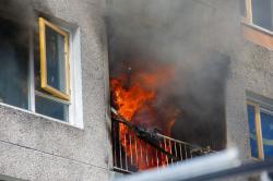 Uitslaande brand bij appartement Ruysdaelstraat