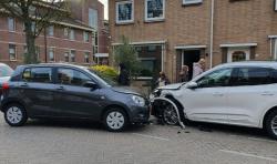 Forse blikschade na uitwijkmanoeuvre in Hortensiastraat