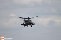 Apache maakt afscheidsvlucht boven het Westland